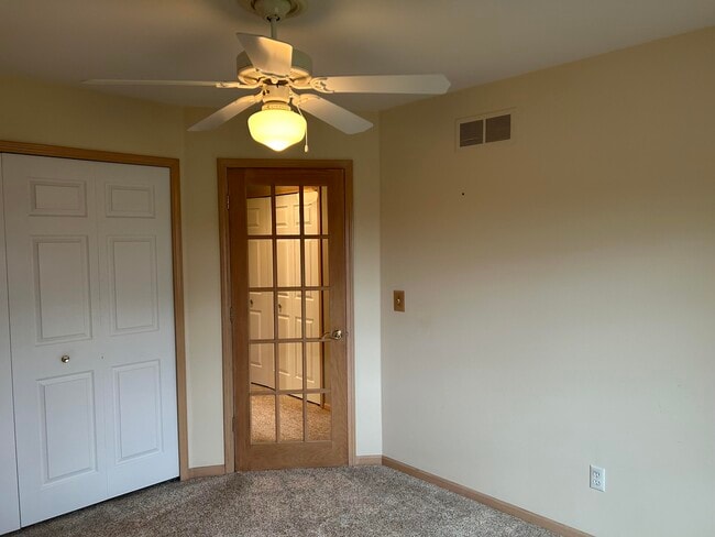 Building Photo - 21878 E Sunset Dr