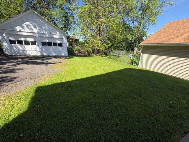 Building Photo - 260 Ackley Ave