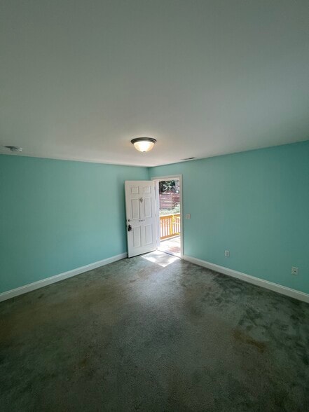 Building Photo - 62 Branning St