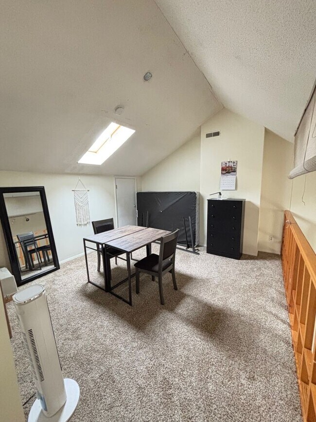 Building Photo - 107 N Busey Ave