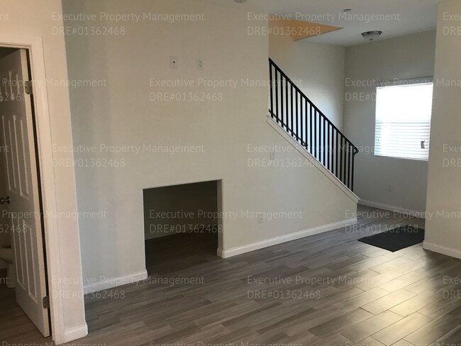 Building Photo - Bluehorse Townhomes