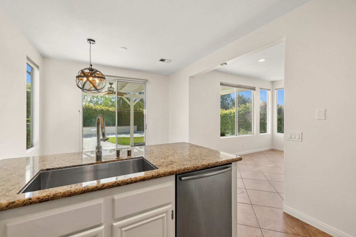 Building Photo - 27815 Sunflower Ct