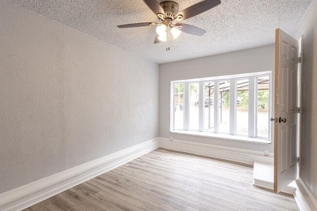 Building Photo - 2605 Queensbury Rd