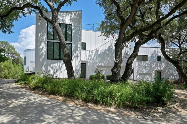 Building Photo - 1208 Woodland Ave