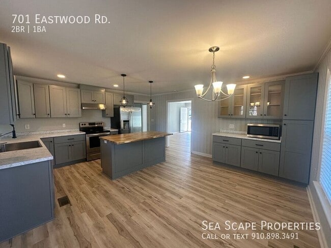 Building Photo - 701 Eastwood Rd