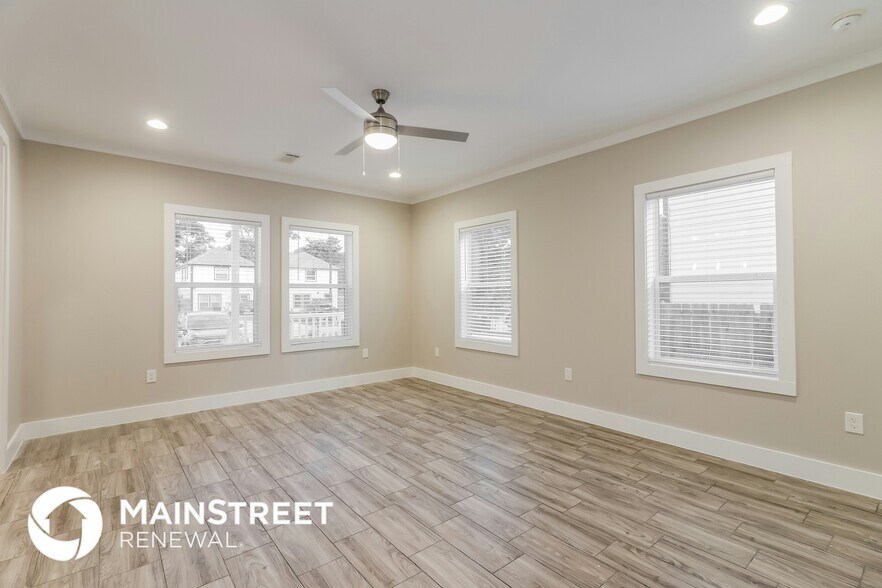 Building Photo - 8219 Crestview Dr