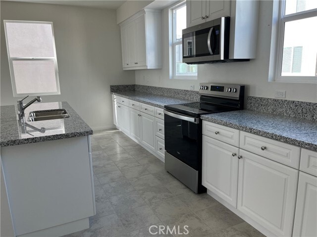 Building Photo - 913 E 2nd St