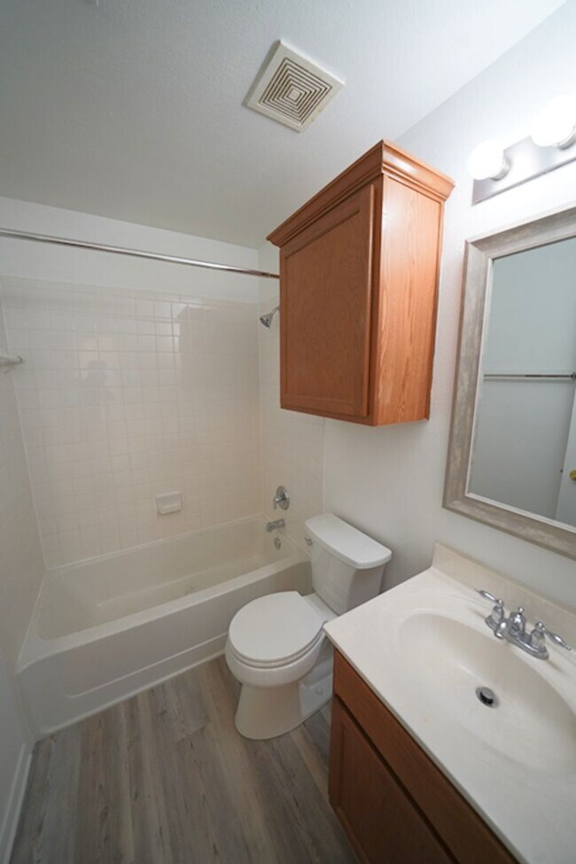 Building Photo - Beautifully Renovated Home Now Available in Converse.  Realtor Commission: $500