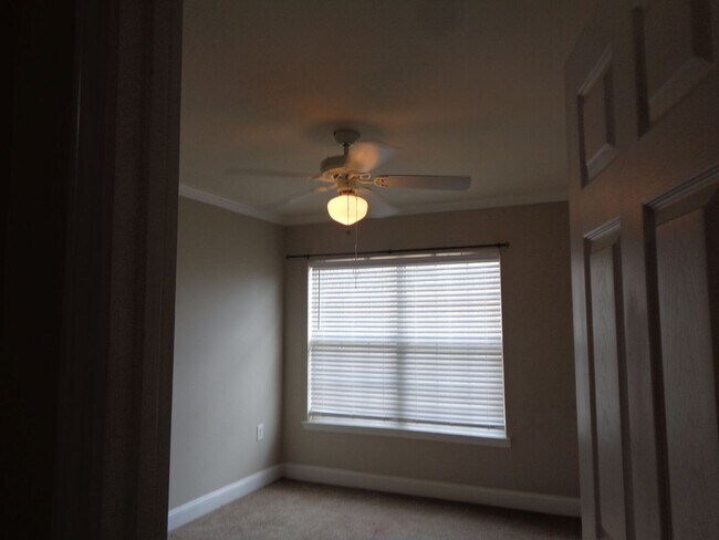 Building Photo - Great Location / Close to Hwy 85 & I-10