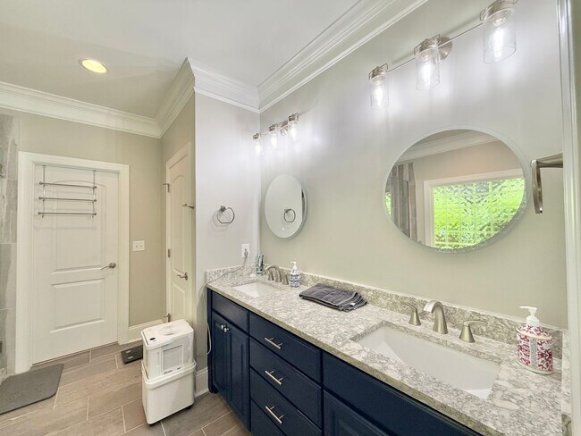 Building Photo - Luxurious 4BD, 3.5BA North Raleigh Home on...