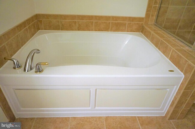 Building Photo - 43840 Hickory Corner Terrace