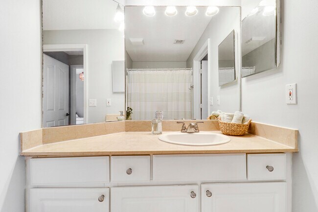 Building Photo - 275 Murcia Dr