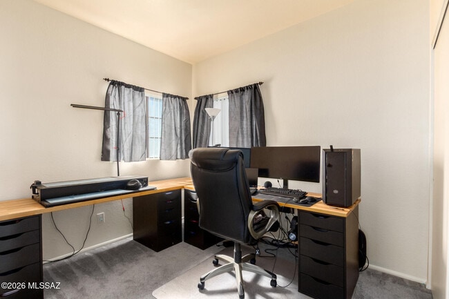 Building Photo - 10472 N Fair Mountain Dr