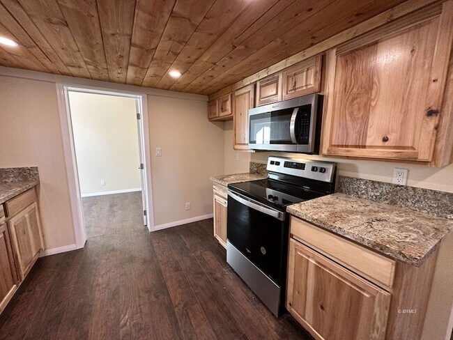 Building Photo - 52800 Sugar Pine Dr