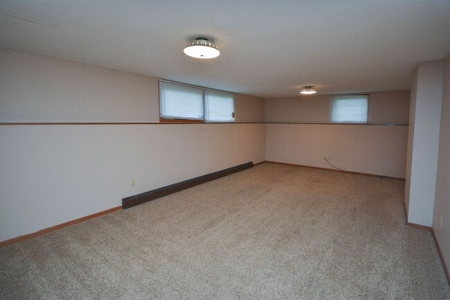 Building Photo - Unique multilevel floorplan with TONS of storage