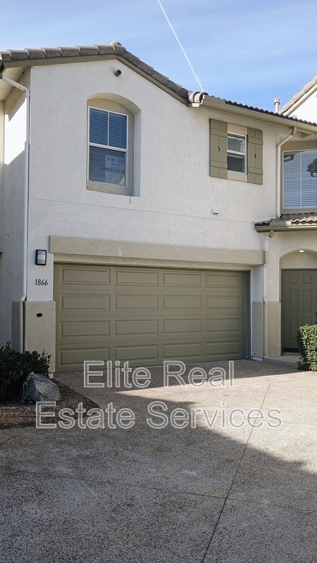 Building Photo - 1866 Via Capri St