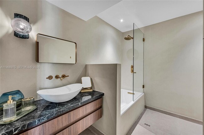 Building Photo - 1170 S Biscayne Point Rd