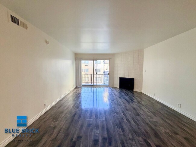 Building Photo - 12325 Chandler Blvd