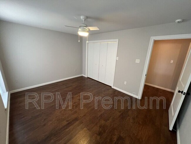 Building Photo - 10494 Wade Dr