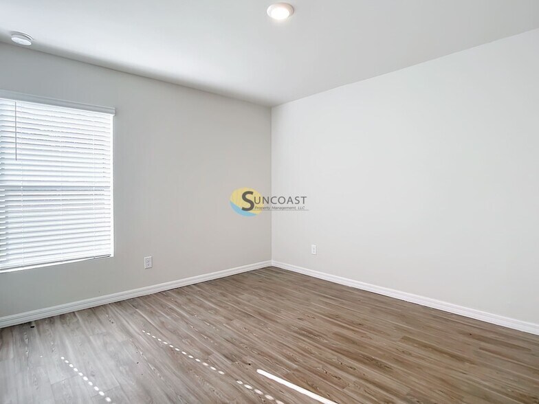 Building Photo - 254 Biscayne Dr