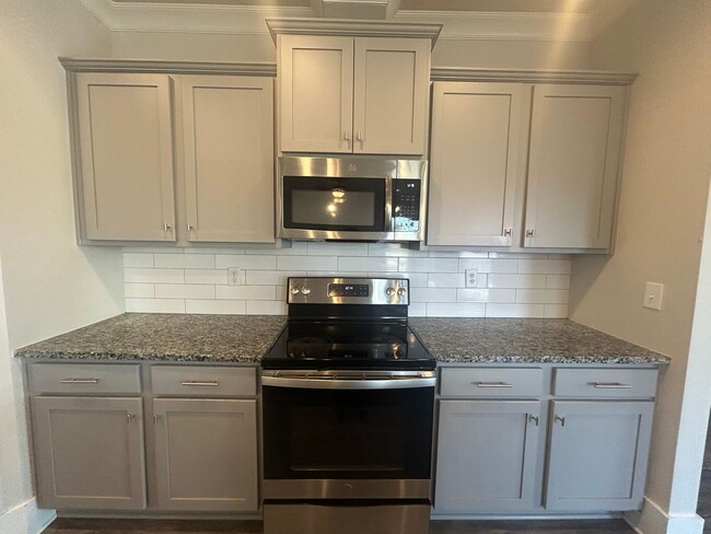 Building Photo - LIMITED TIME DEAL! $350 OFF FIRST MONTH RENT