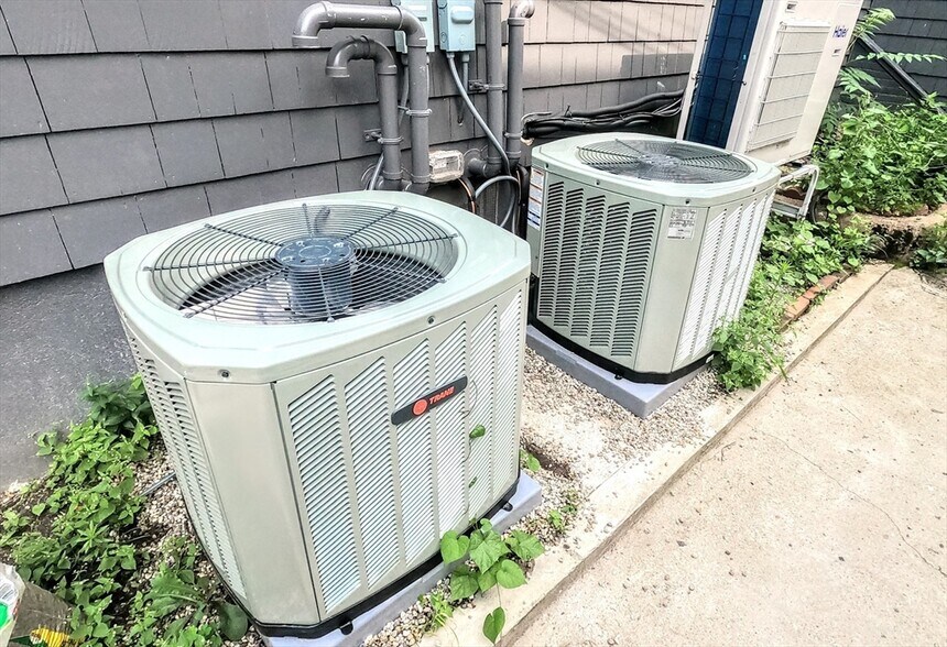 Building Photo - 2 Sunnyside St