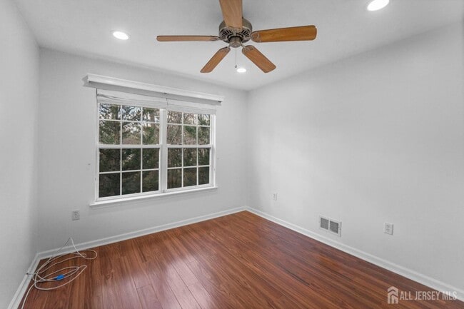 Building Photo - 13 Jill Ct