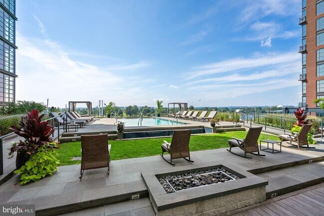 Building Photo - 45 Sutton Square SW