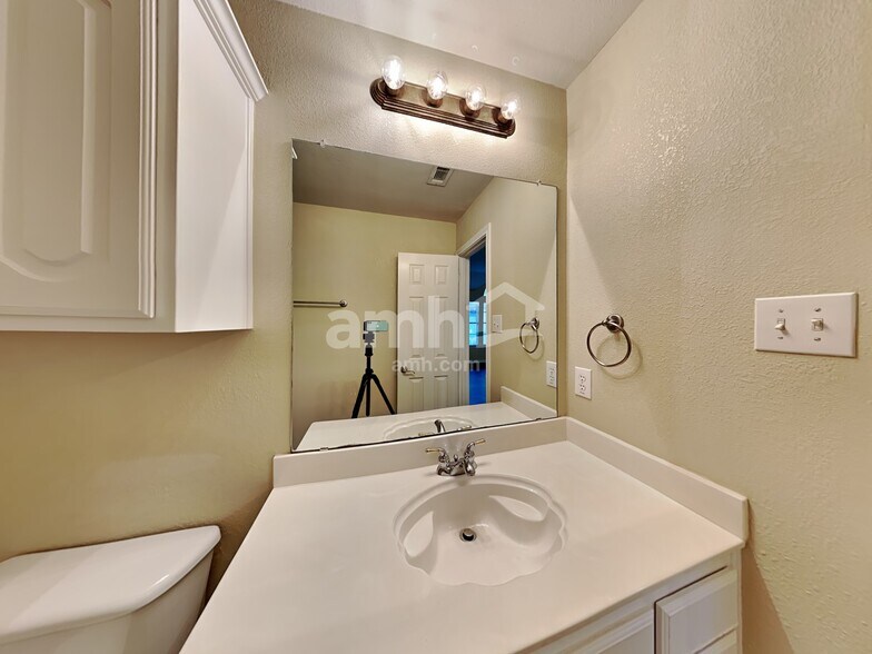 Building Photo - 1414 Monte Carlo Dr