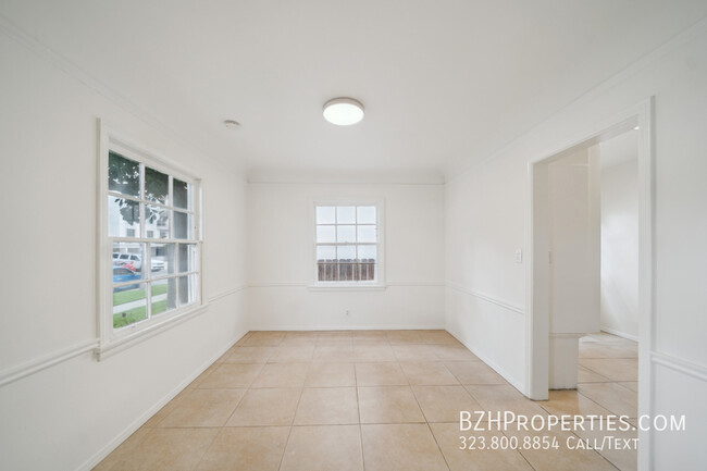 Building Photo - 1047 S Holt-