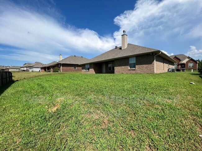 Building Photo - 1010 Brookhaven Dr