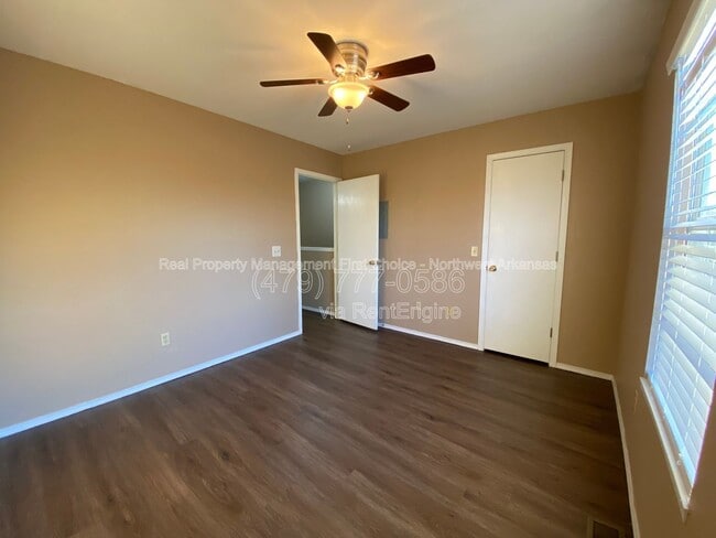 Building Photo - 1244 N Iron Horse Dr