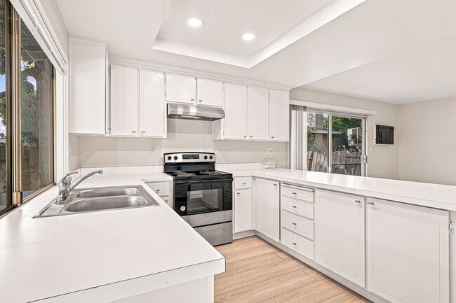 Building Photo - 6741 Altiplano Way