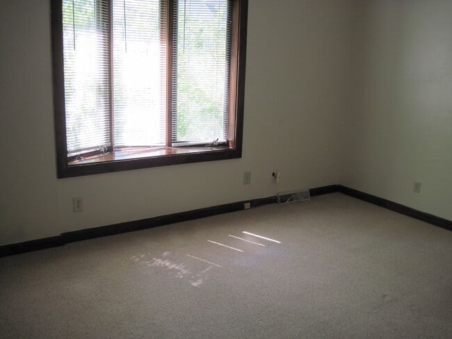 Building Photo - 2579 N Frederick Ave