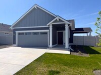 Building Photo - Beautiful newer 3 bed 2 bath home in Caldwell just off Linden Rd and Middleton Rd