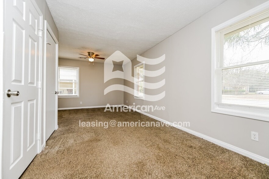 Building Photo - 114 Ravenwood Way