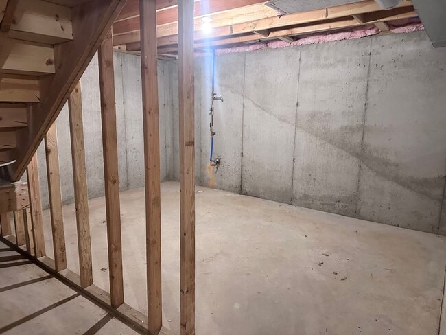 Building Photo - 4 Bed | 3 Bath | 1 Car Garage Duplex in Kansas City