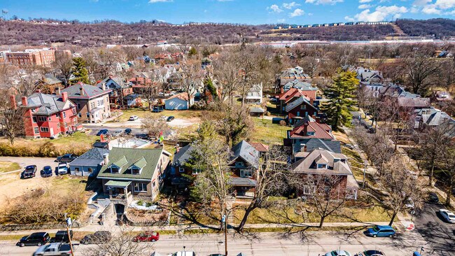 Building Photo - 2218 Scott St