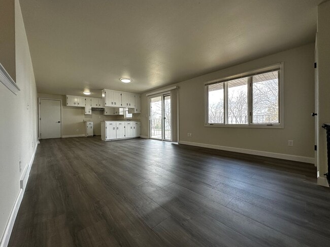 Building Photo - 2746 Nicolet Dr