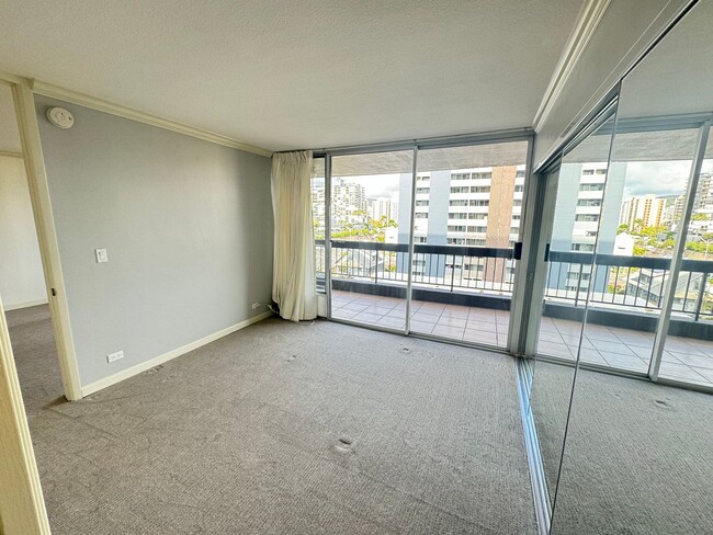 Building Photo - 1 BD/1 BA Condo In Honolulu!