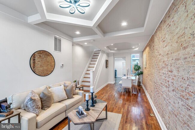 Building Photo - 3405 Claremont St