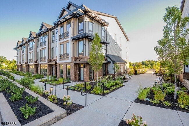 Building Photo - 112 Village Dr