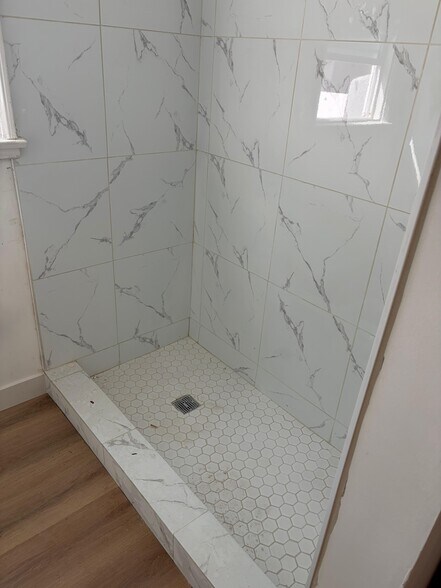 Building Photo - 2212 Fox Hills Dr