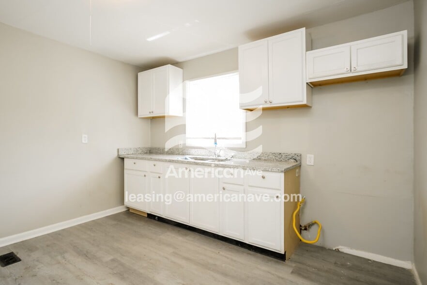 Building Photo - 3125 Hart Dr