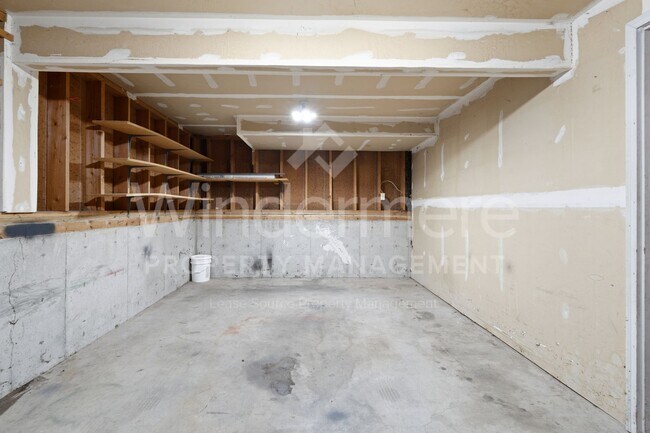 Building Photo - 802 S Calvin Rd