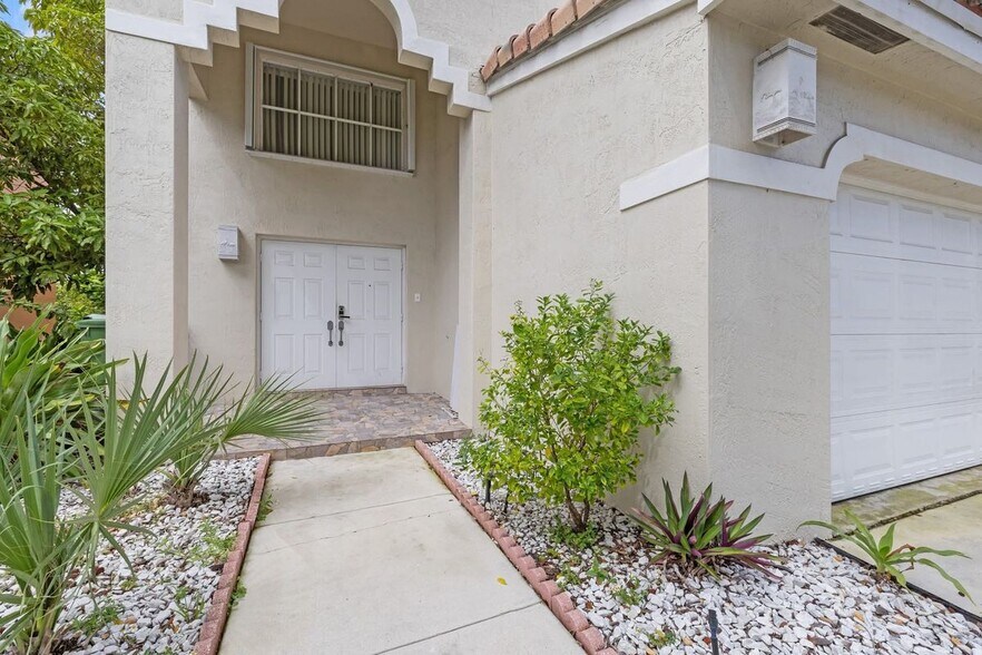 Primary Photo - 1512 SW 106th Ave