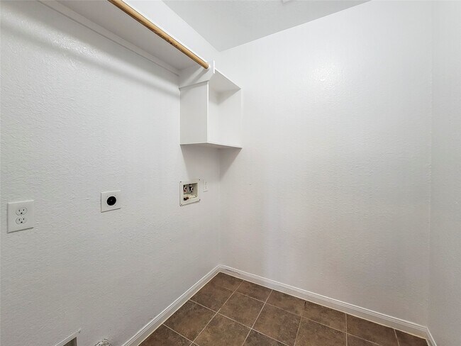 Building Photo - 18428 Sunrise Oaks Ct