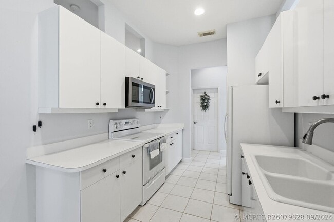 Building Photo - 707 SW San Salvador Cv