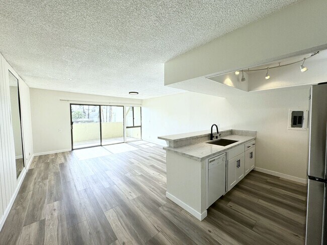 Building Photo - AVAILABLE NOW!!  1 Bedroom 1 Bathroom UPSTAIRS Apartment in Palm Springs!