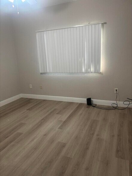 Building Photo - 350 Crestwood Cir